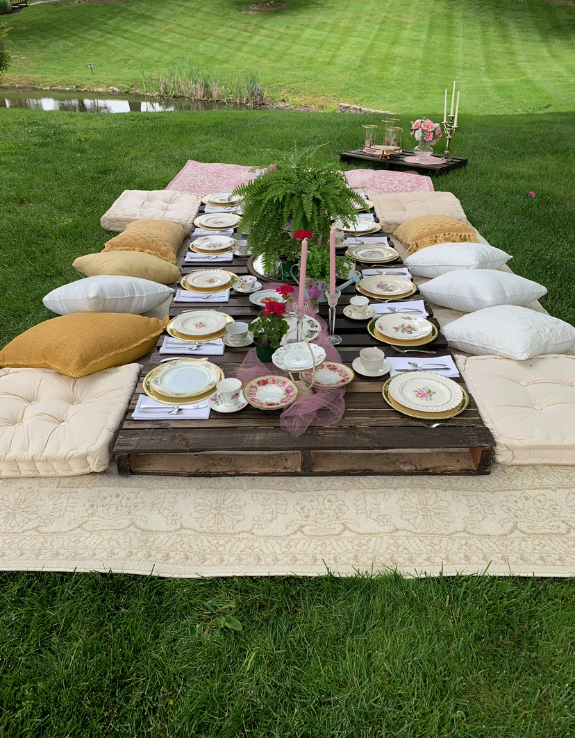 Romantic Picnic Date